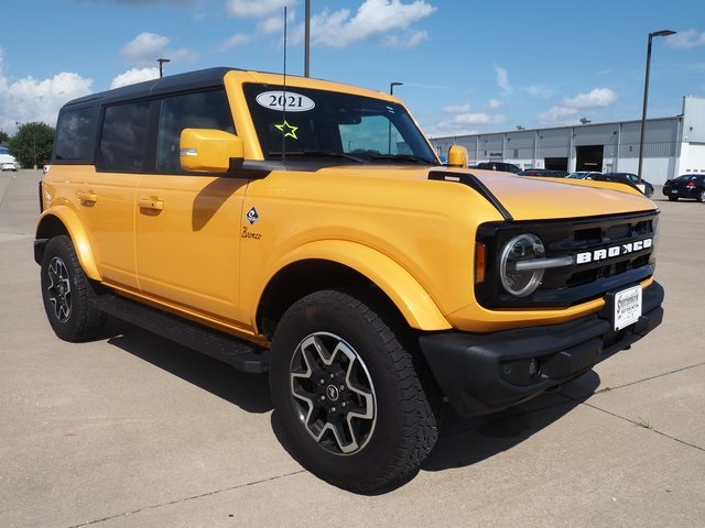 2021 Ford Bronco Outer Banks photo 2