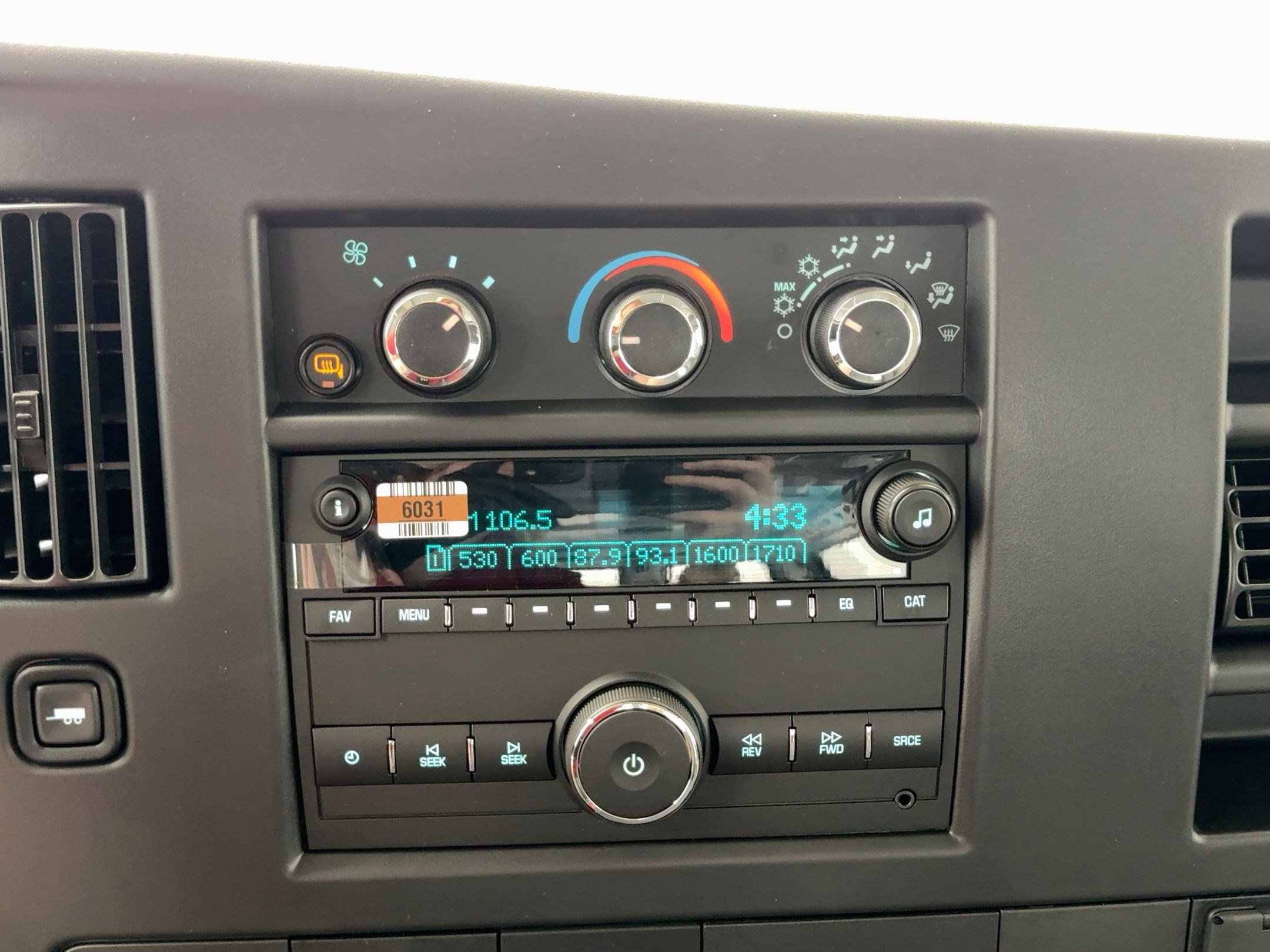 2025 Chevrolet Express Cargo 2500 photo 19