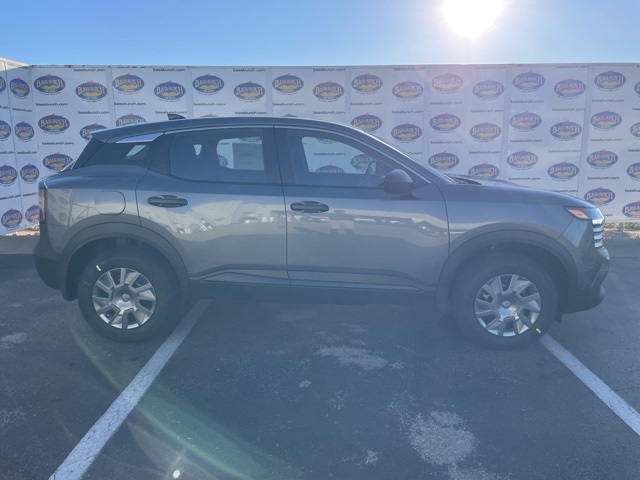 2026 Nissan KICKS S's photo