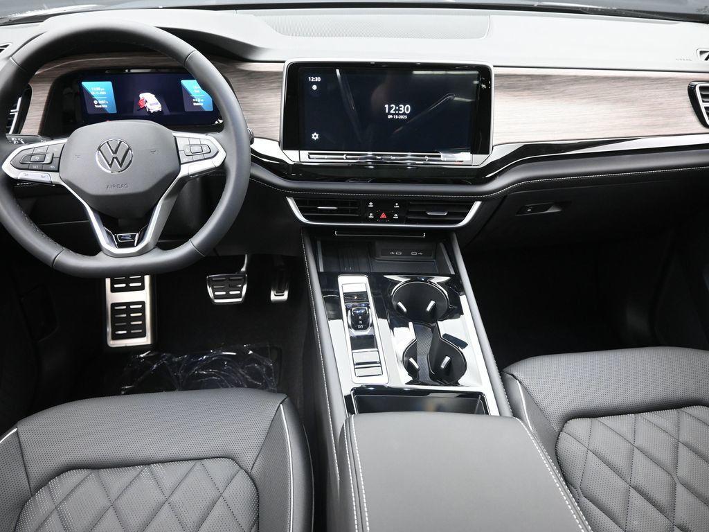 2026 Volkswagen Atlas SEL Premium R-Line photo 4