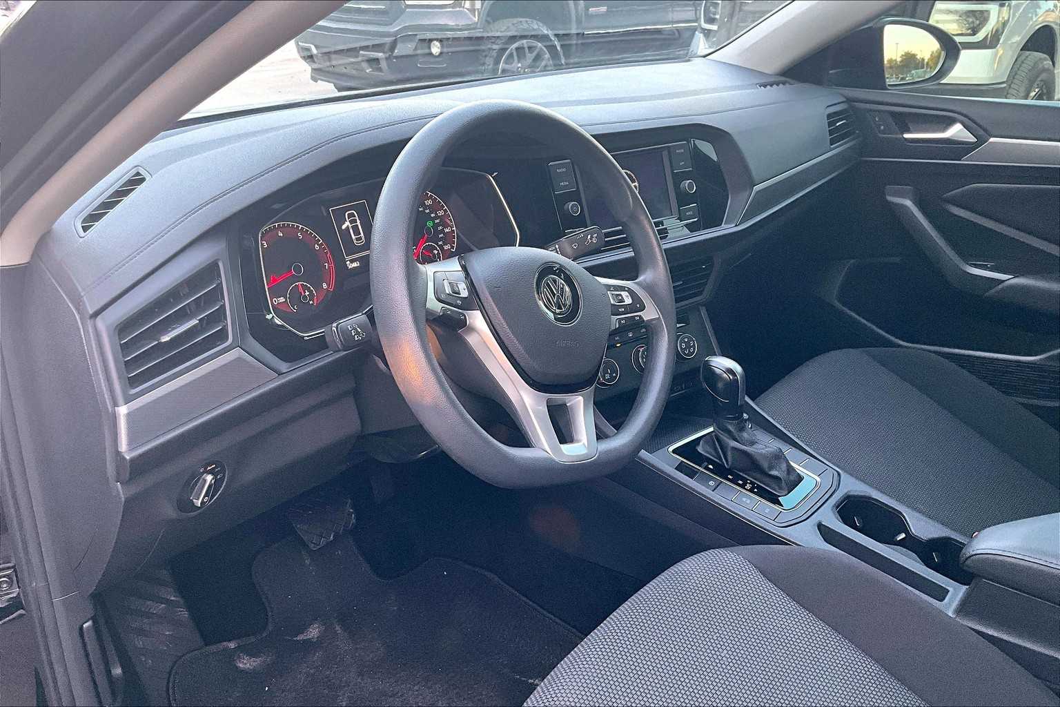 2021 Volkswagen Jetta SE R-Line photo 8