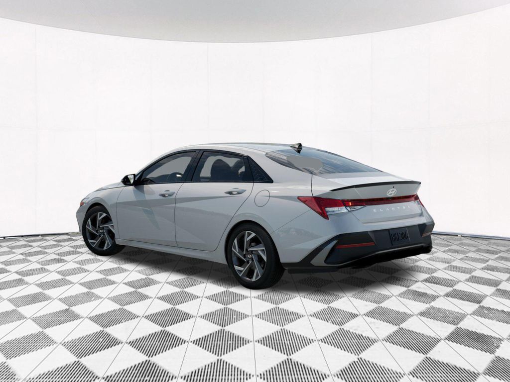 2025 Hyundai Elantra SEL Sport photo 4
