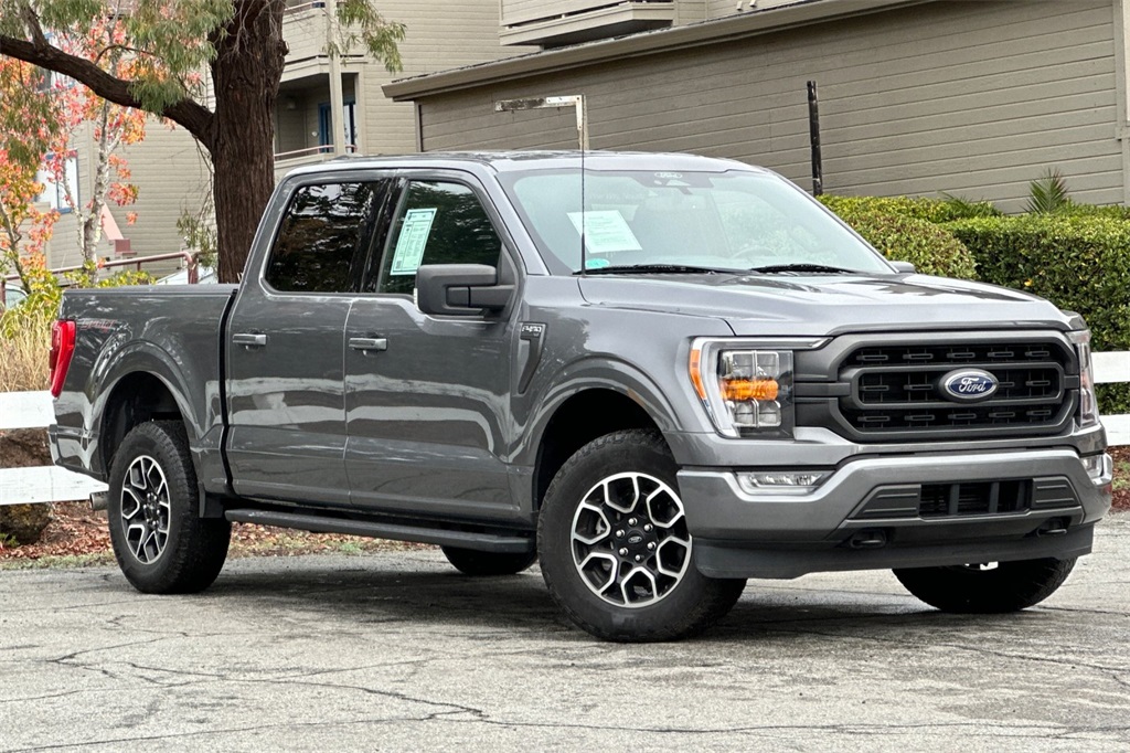 2022 Ford F-150 XLT photo 2