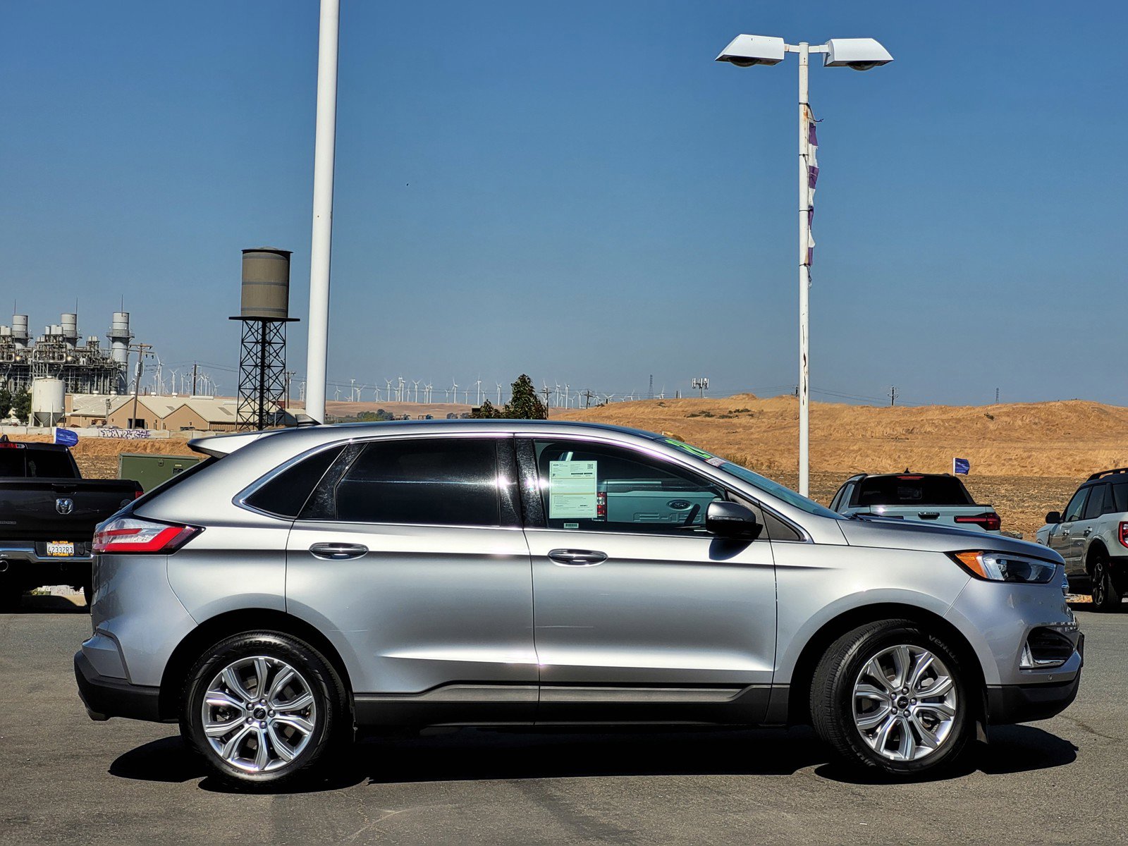 2024 Ford Edge Titanium photo 3