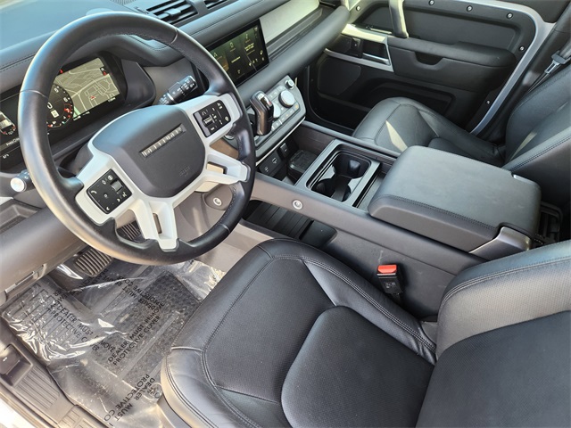 2024 Land Rover Defender 110 S photo 4