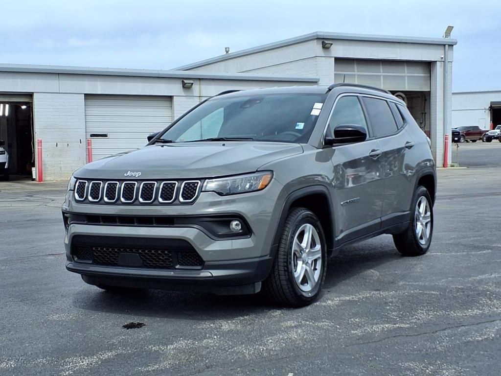 Used 2024 Jeep Compass Latitude with VIN 3C4NJDBN2RT608010 for sale in Kansas City