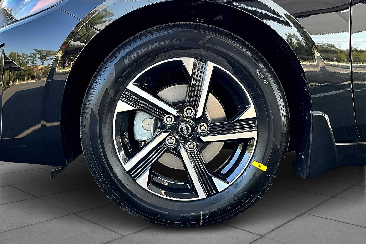 2025 Nissan Sentra SV photo 11