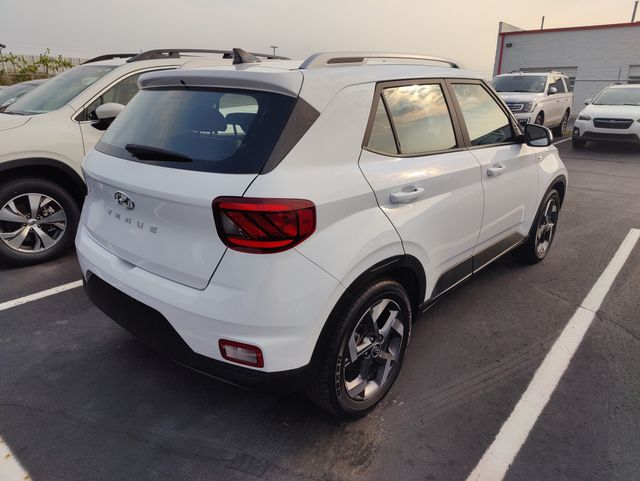 2022 Hyundai Venue SEL Limited photo 2