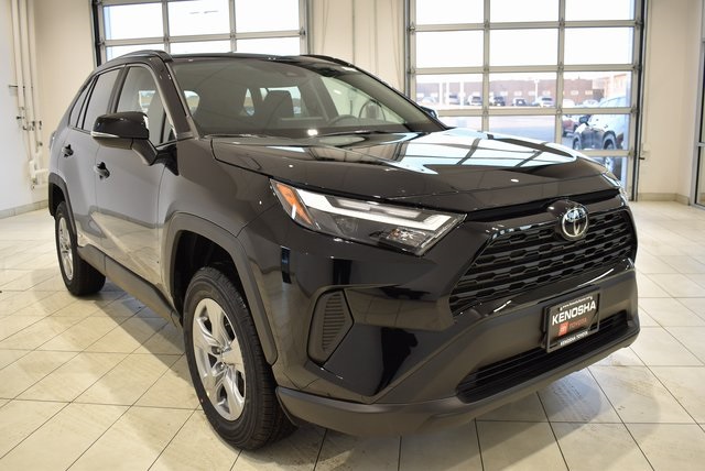 2025 Toyota RAV4 LE's photo