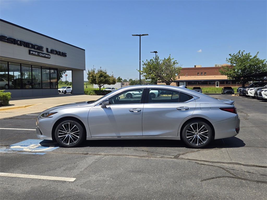 2023 Lexus ES 300h photo 4