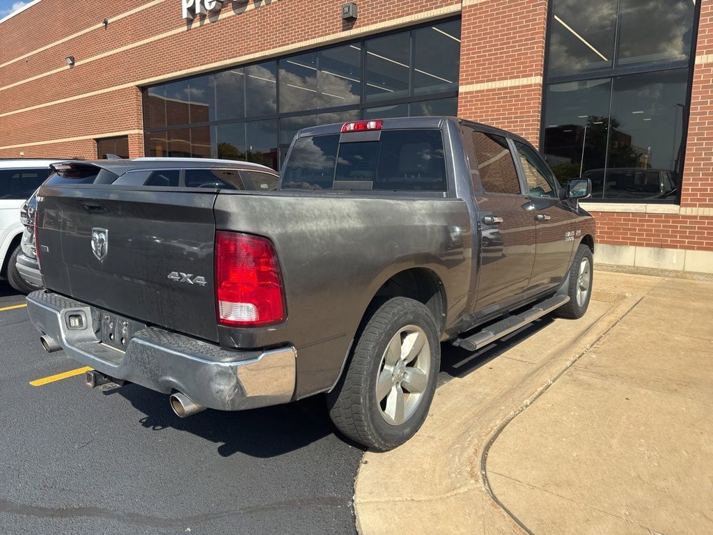 2016 Ram 1500 SLT photo 4