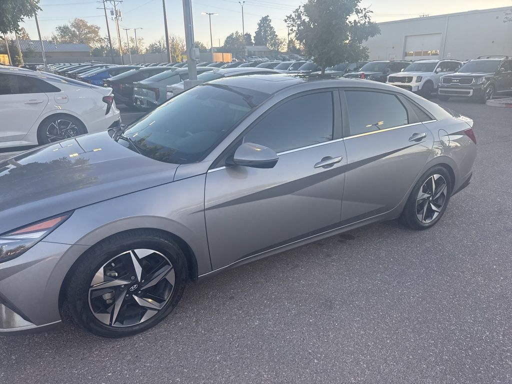 2023 Hyundai Elantra Hybrid Limited photo 3