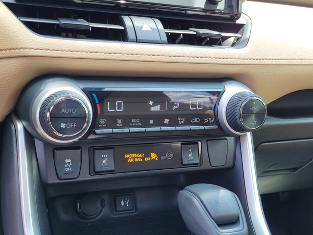 2019 Toyota RAV4 XLE photo 27