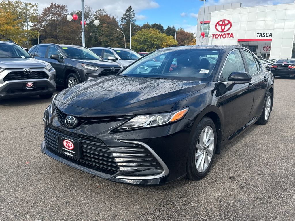 2023 Toyota Camry LE photo 3