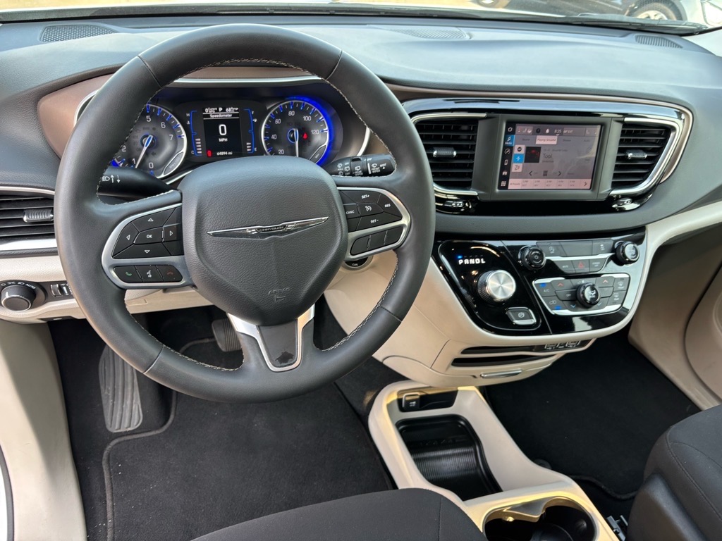 2023 Chrysler Voyager LX photo 11