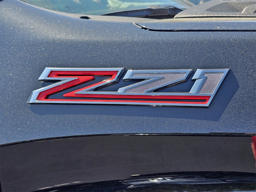 2025 Chevrolet Silverado 1500 RST photo 2