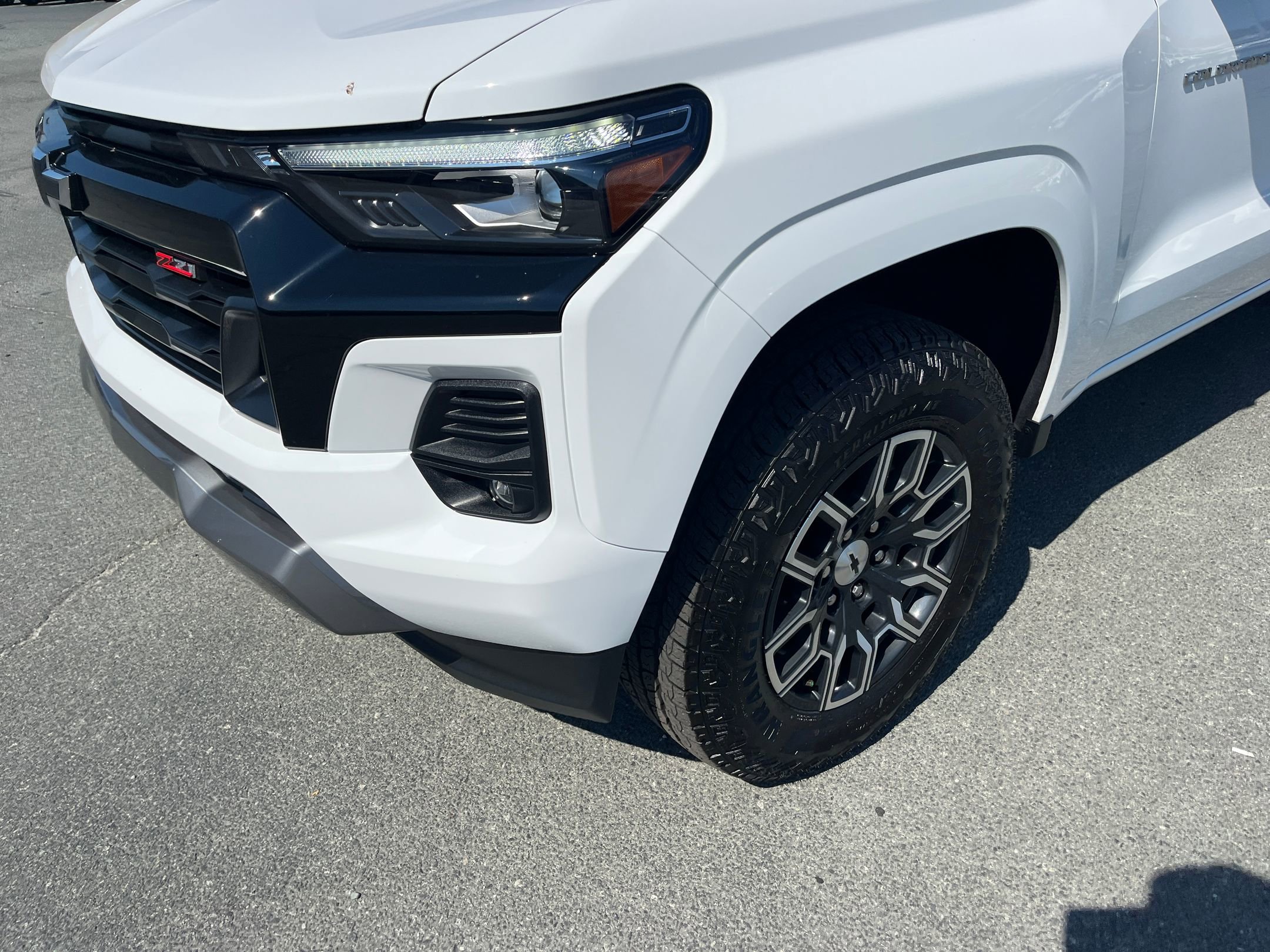2023 Chevrolet Colorado Z71 photo 9