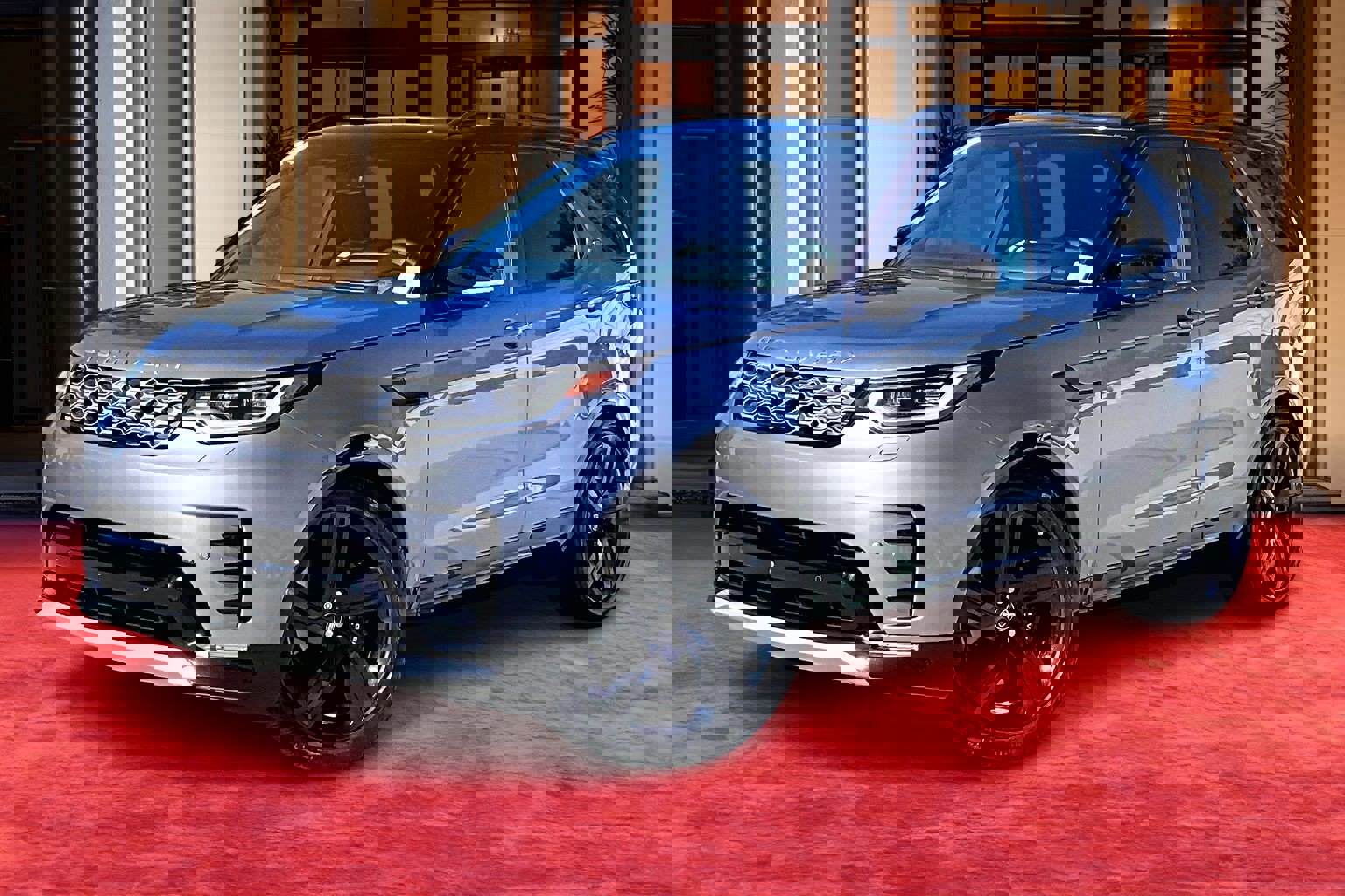 2024 Land Rover Discovery Metropolitan Edition's photo