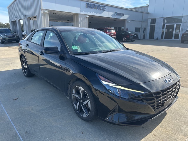 2023 Hyundai Elantra SEL photo 3