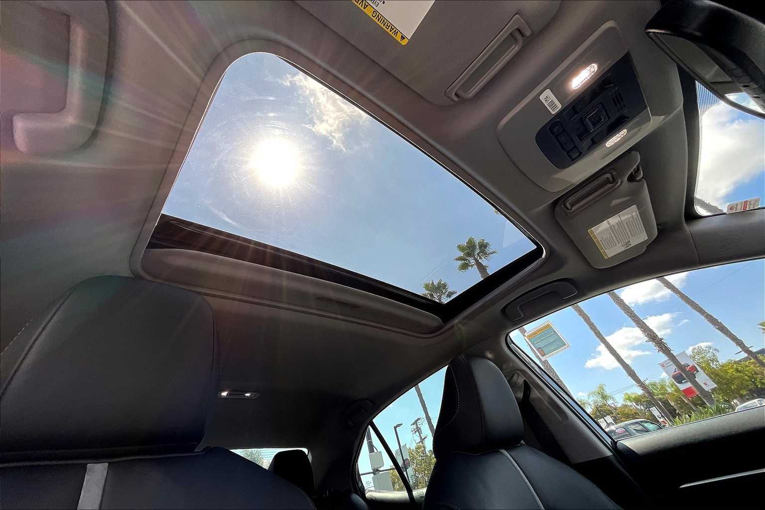 2023 Toyota Camry Hybrid XSE photo 13