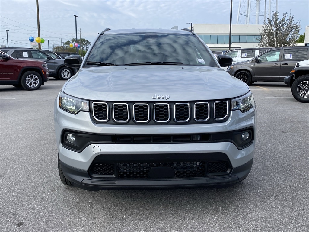 2025 Jeep Compass Latitude photo 3
