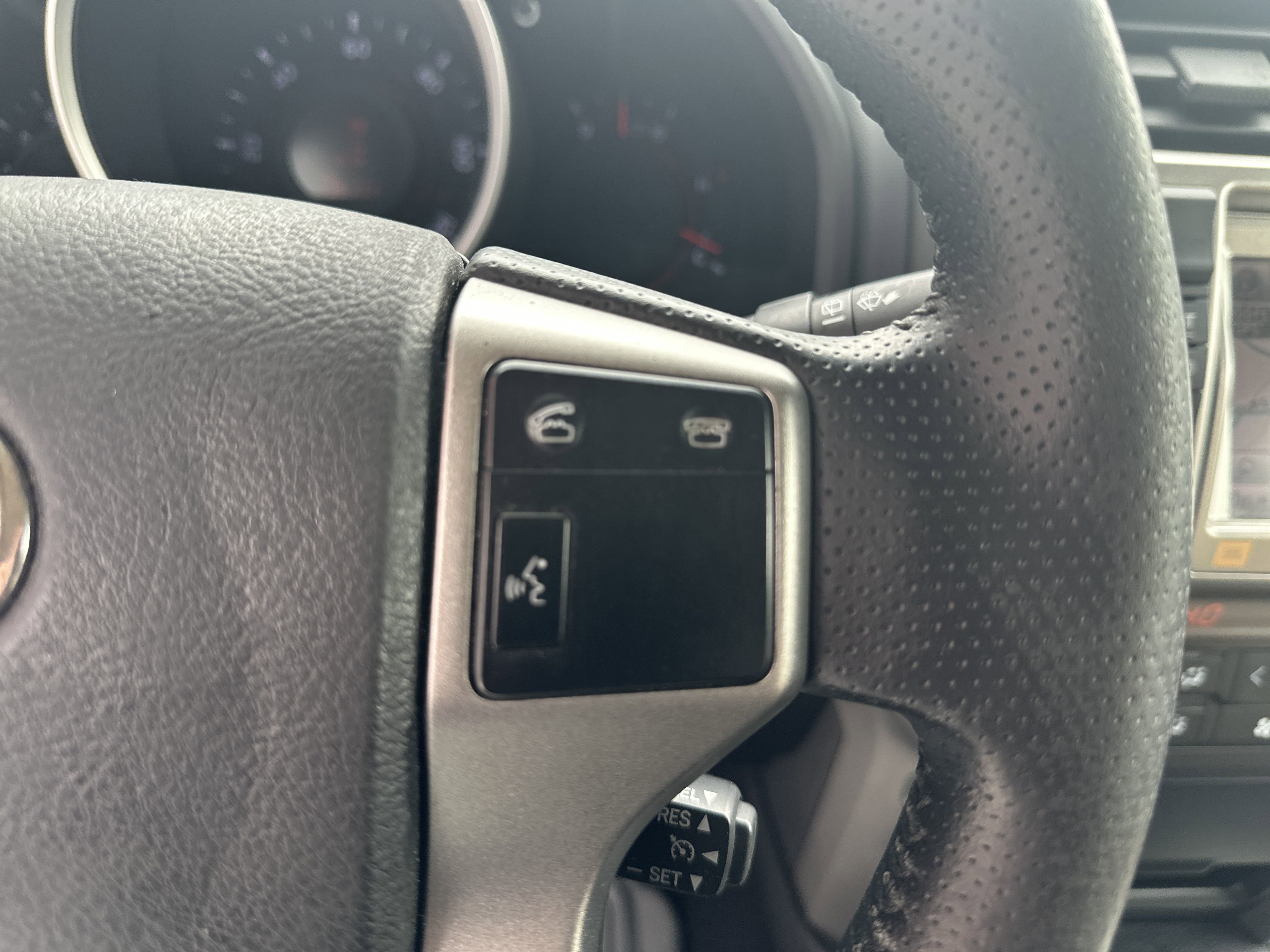 2011 Toyota 4Runner SR5 photo 5