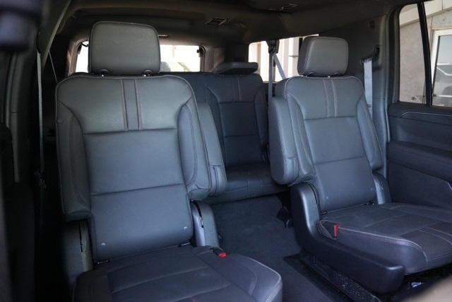 2023 Chevrolet Suburban RST photo 16