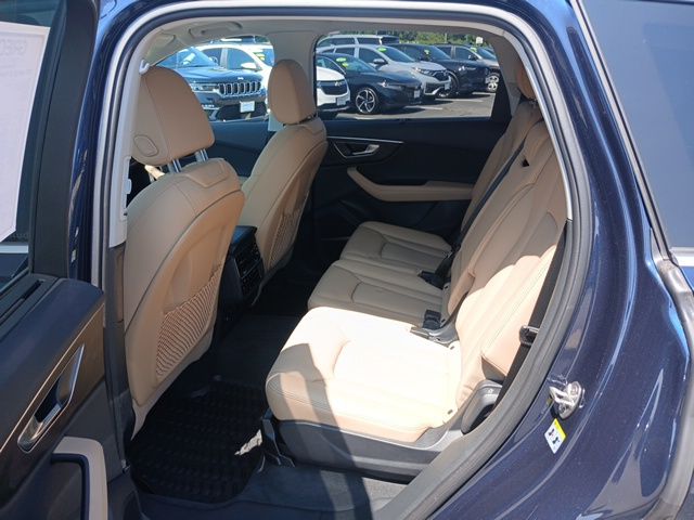2025 Audi Q7 45 Premium Plus photo 9