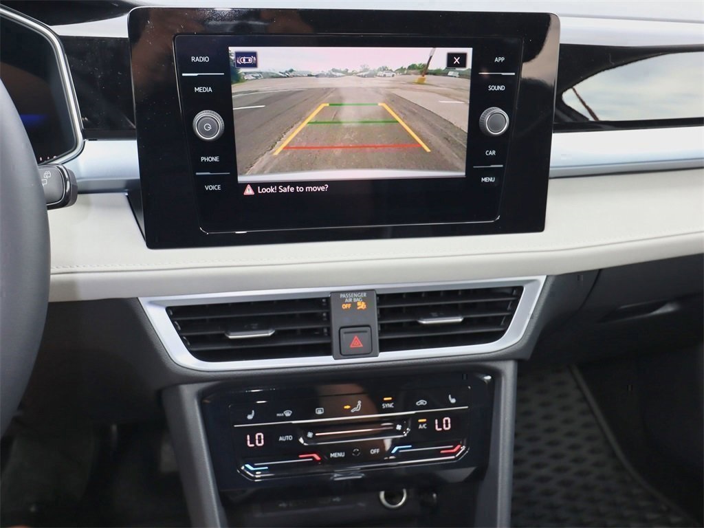 2025 Volkswagen Taos SE photo 18