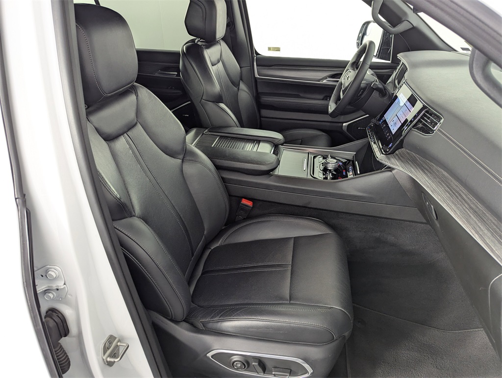 2023 Jeep Wagoneer L Series III photo 38