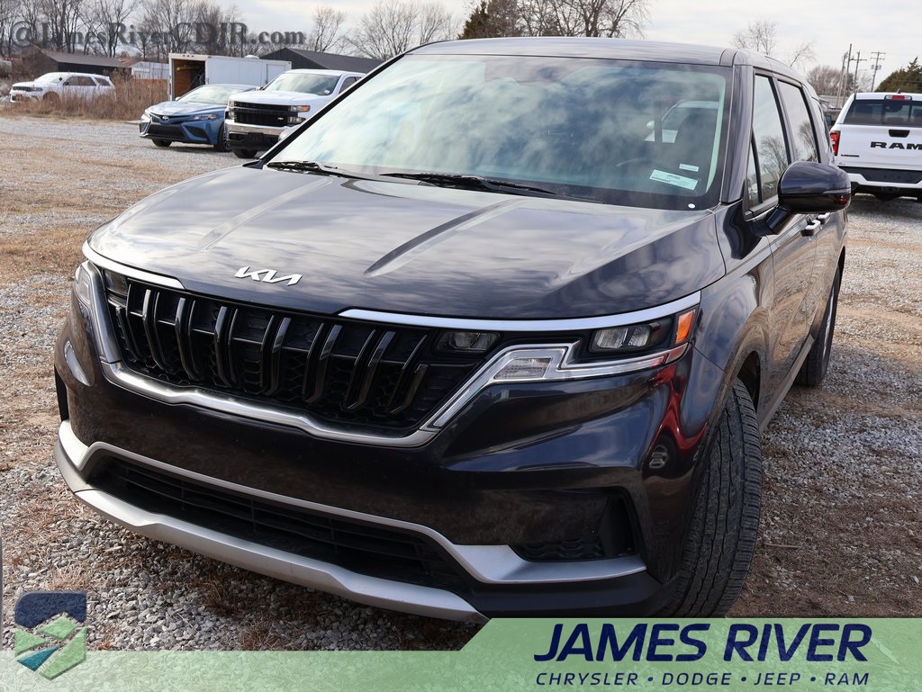 2024 Kia Carnival LX's photo