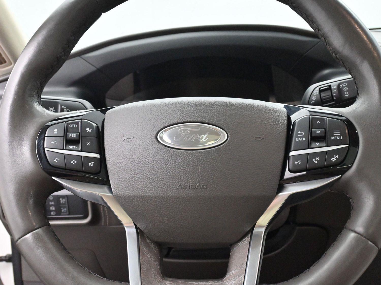 2022 Ford Explorer Platinum photo 16