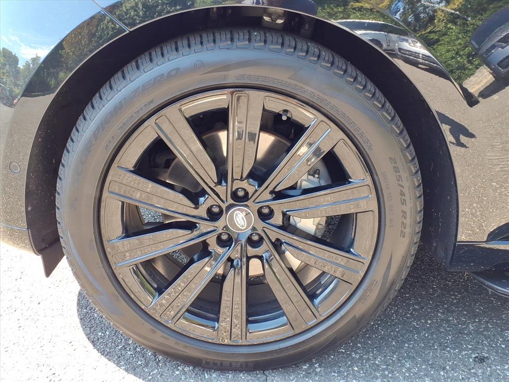 2023 Land Rover Range Rover SE photo 8