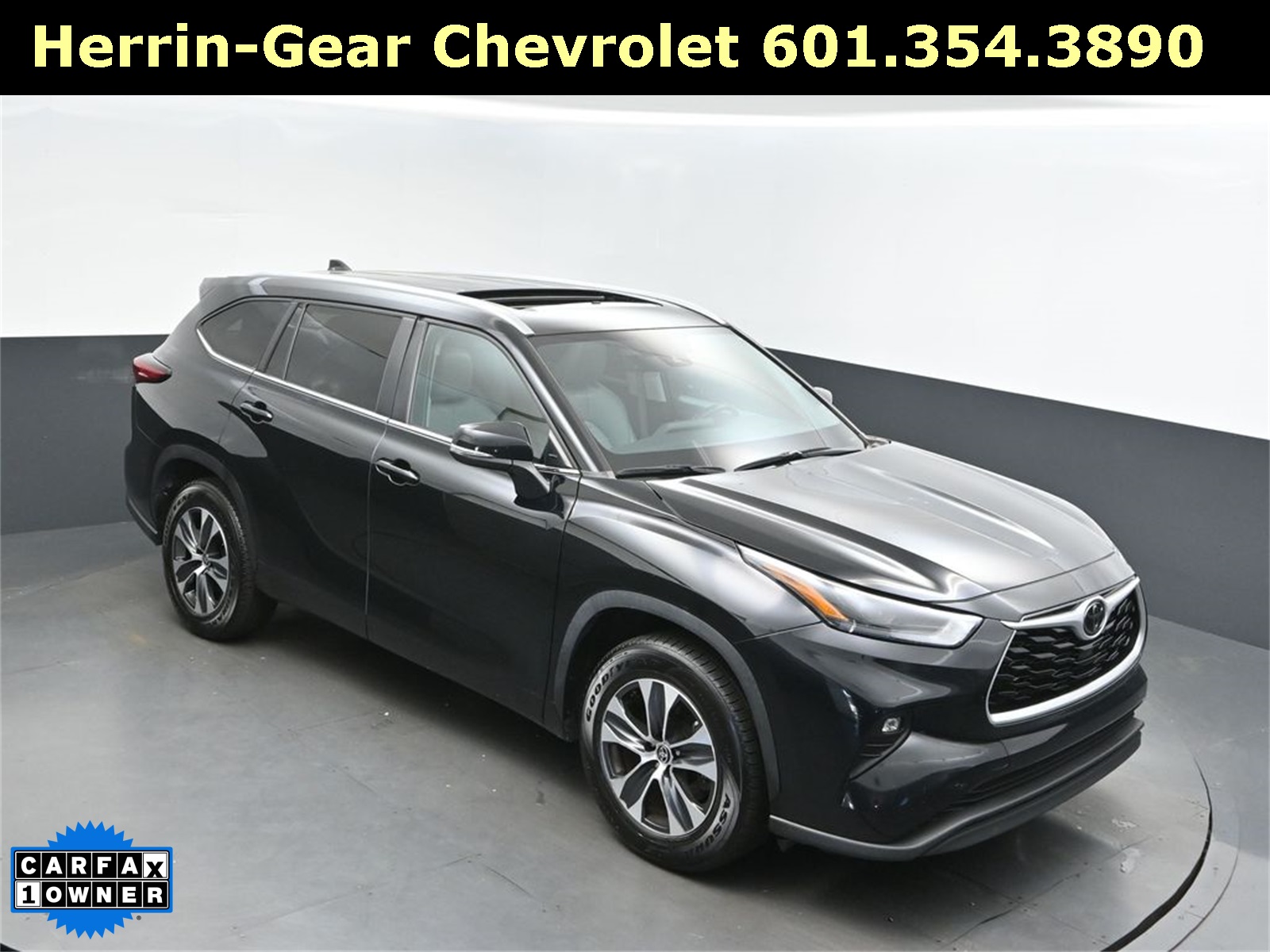 2023 Toyota Highlander XLE's photo