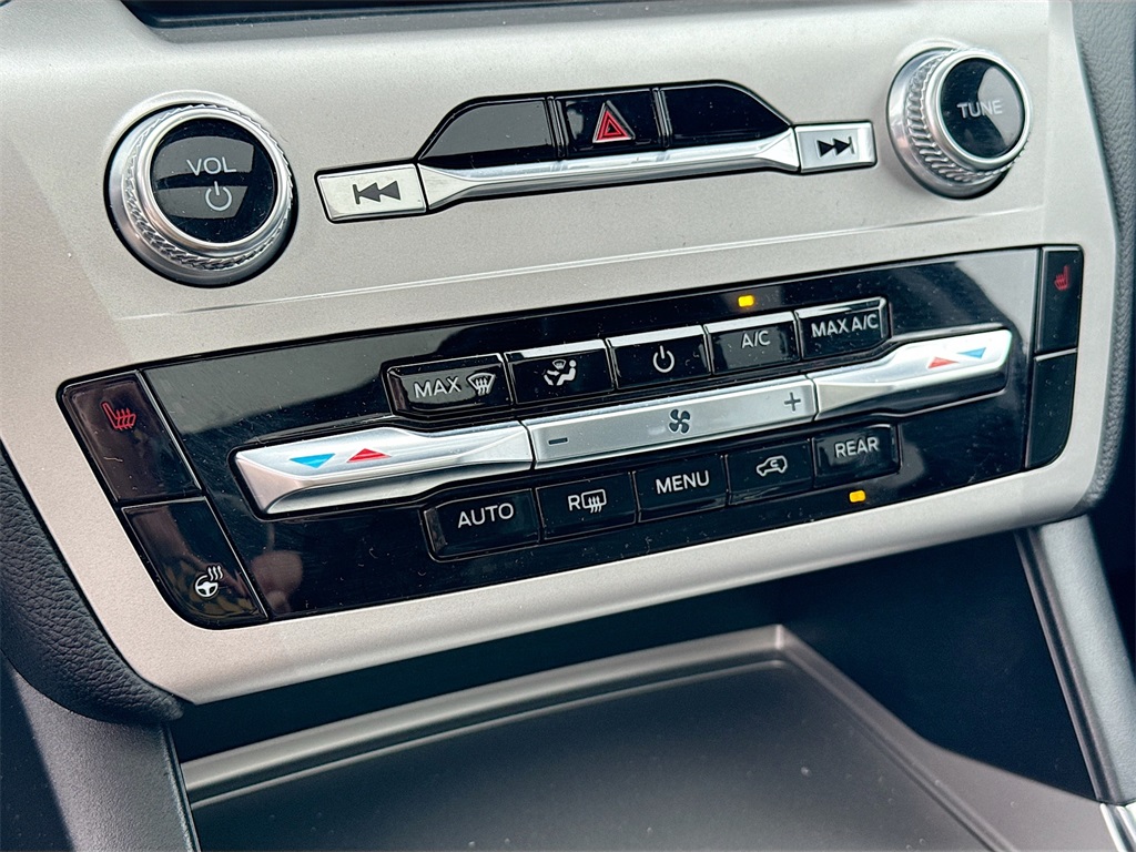 2022 Ford Explorer XLT photo 14
