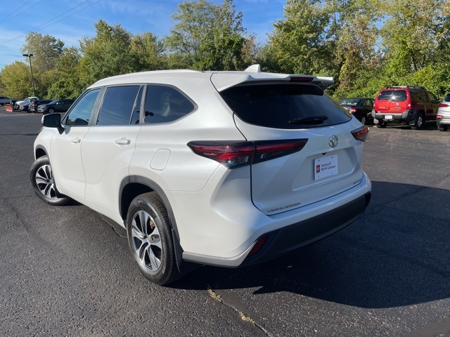 2024 Toyota Highlander XLE photo 3
