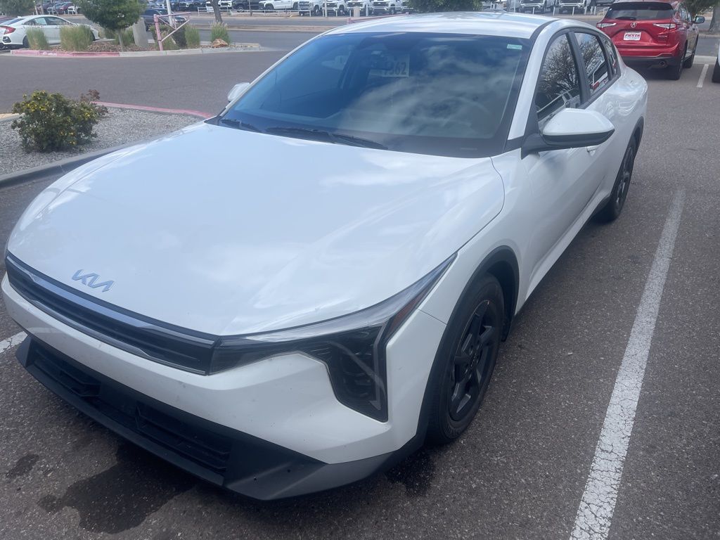 2025 Kia K4 LXS photo 2