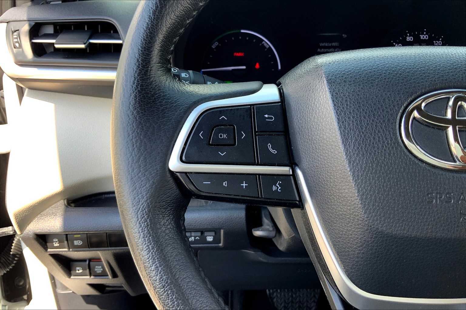 2023 Toyota Sienna XLE photo 22