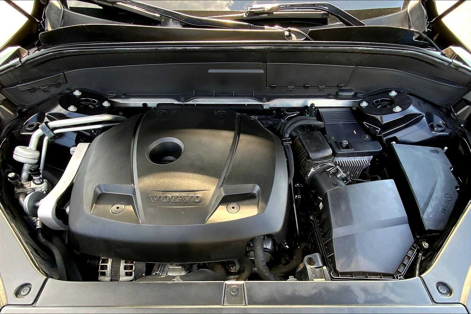 2017 Volvo XC90 Momentum photo 28