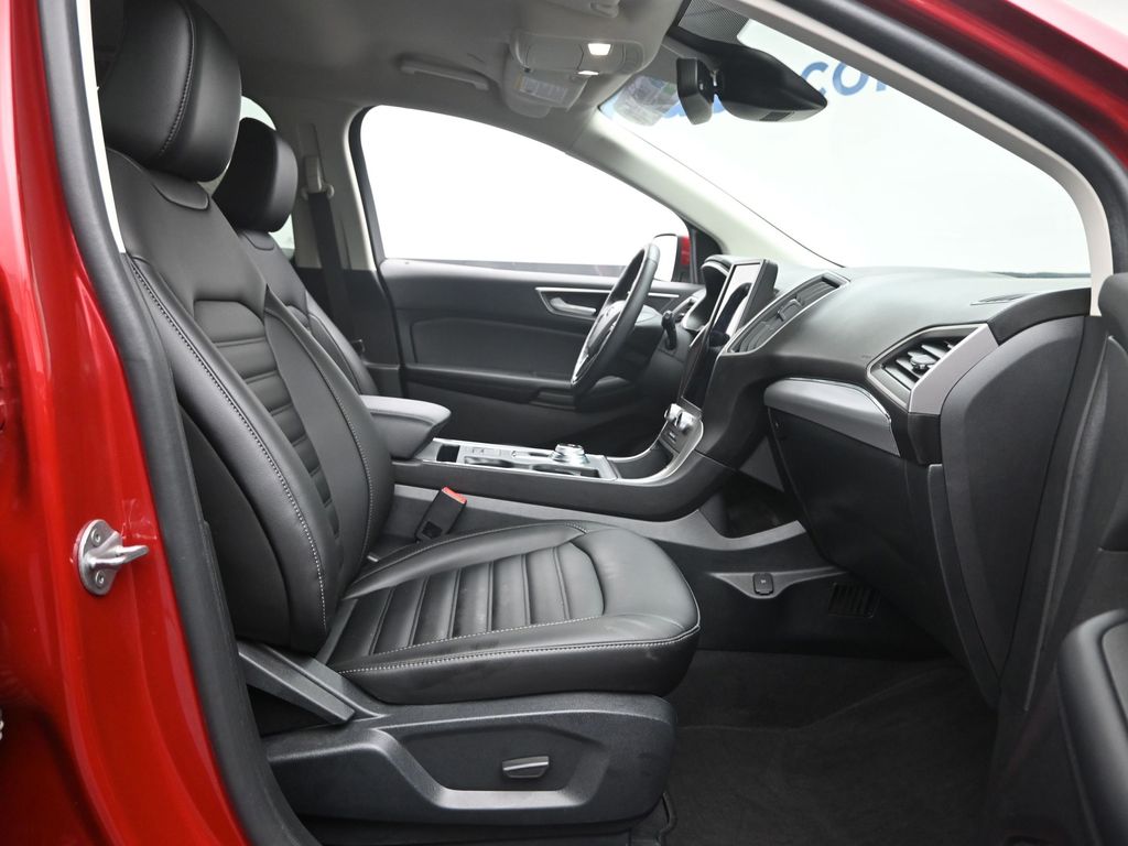 2021 Ford Edge SEL photo 5