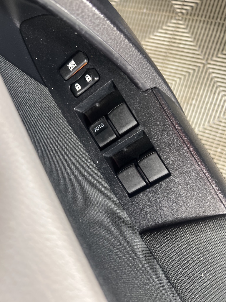 2019 Toyota Corolla LE photo 18