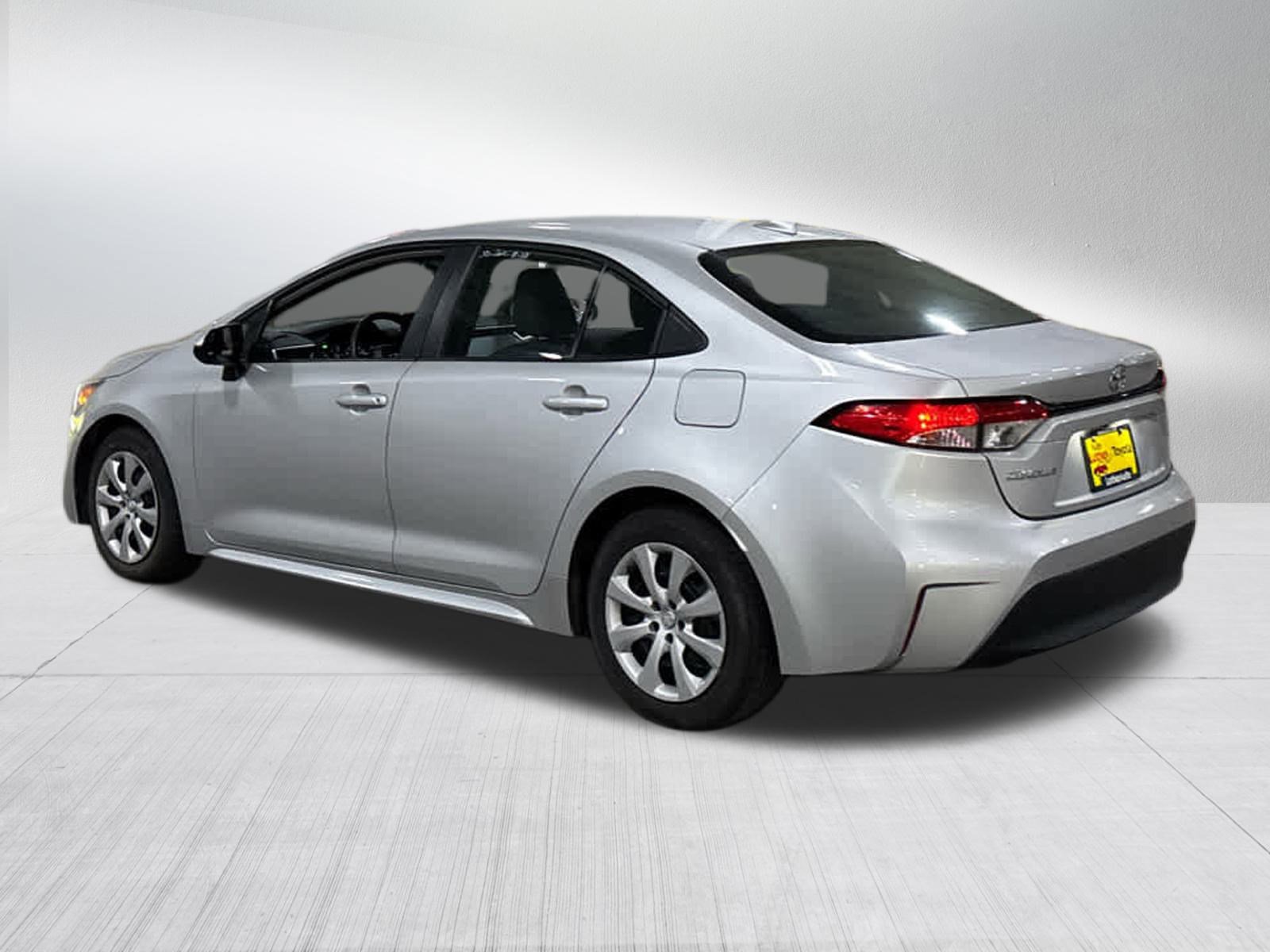 2023 Toyota Corolla LE photo 2