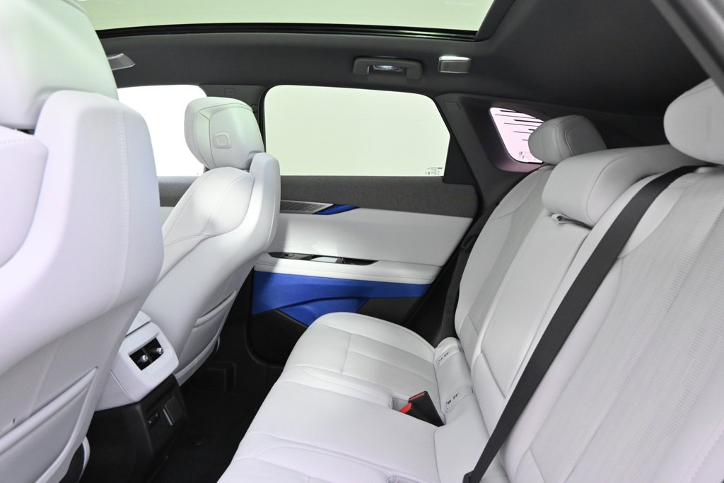 2025 Cadillac Optiq Luxury photo 18