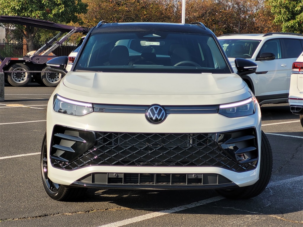 2026 Volkswagen Tiguan SE R-Line Black photo 2