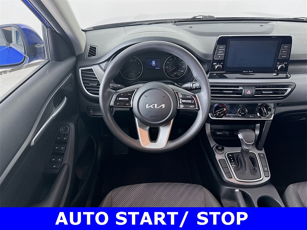 2023 Kia Seltos LX photo 4