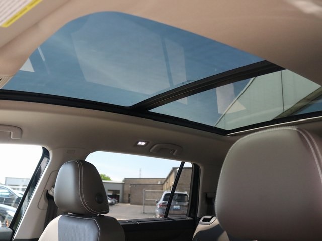 2025 Volkswagen Atlas SEL photo 21