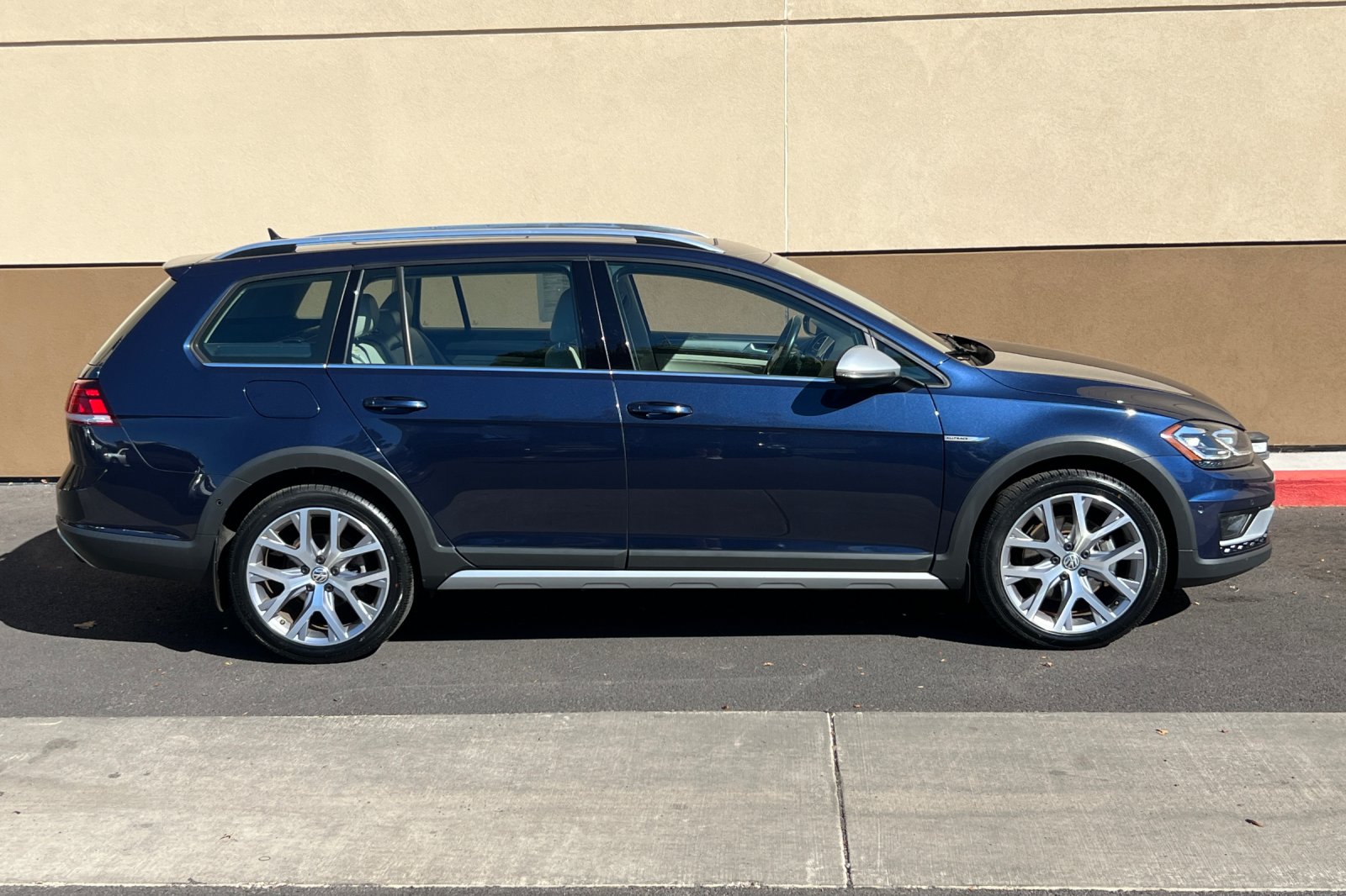 2019 Volkswagen Golf Alltrack TSI SE photo 2