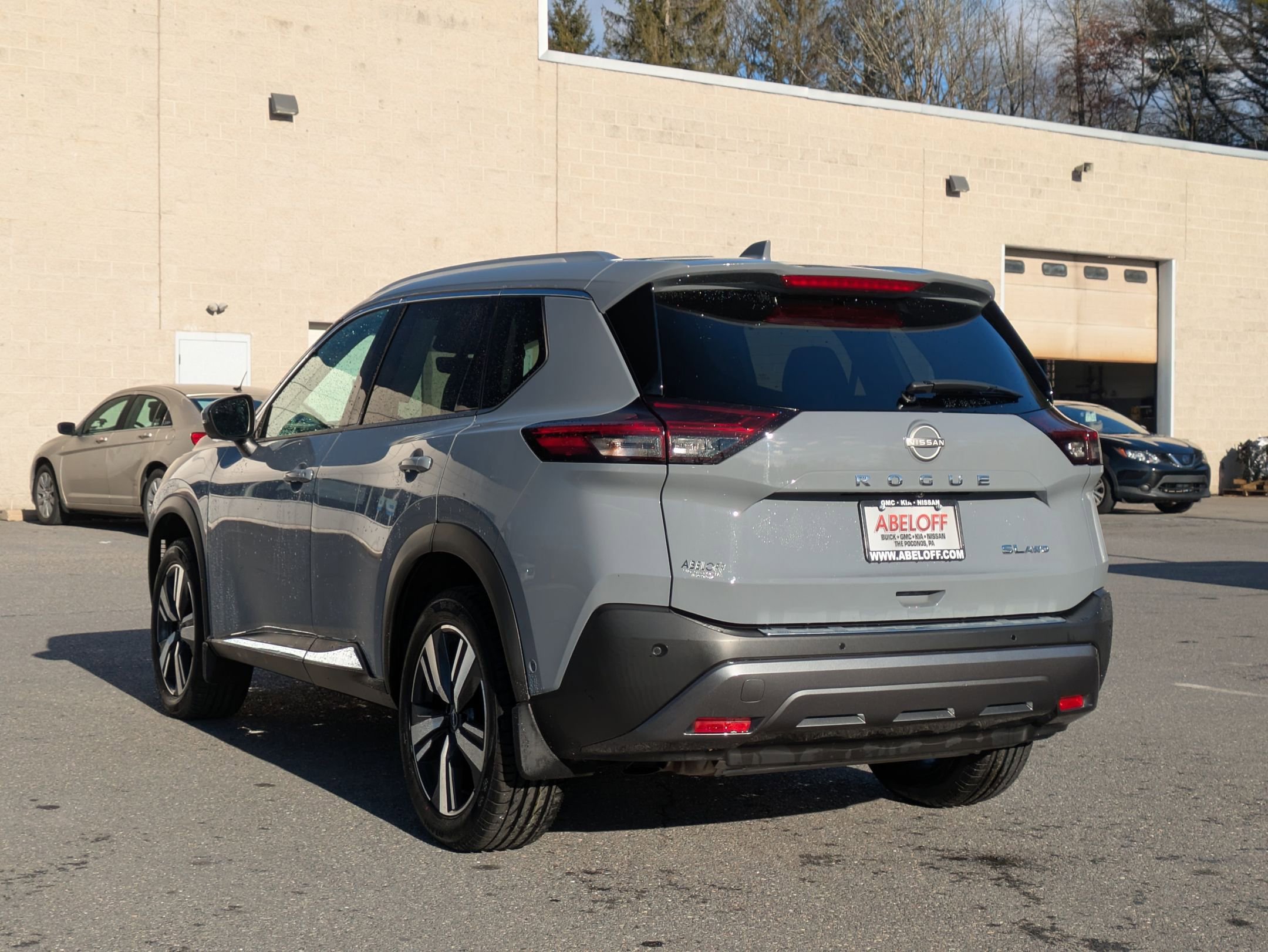 2023 Nissan Rogue SL photo 2