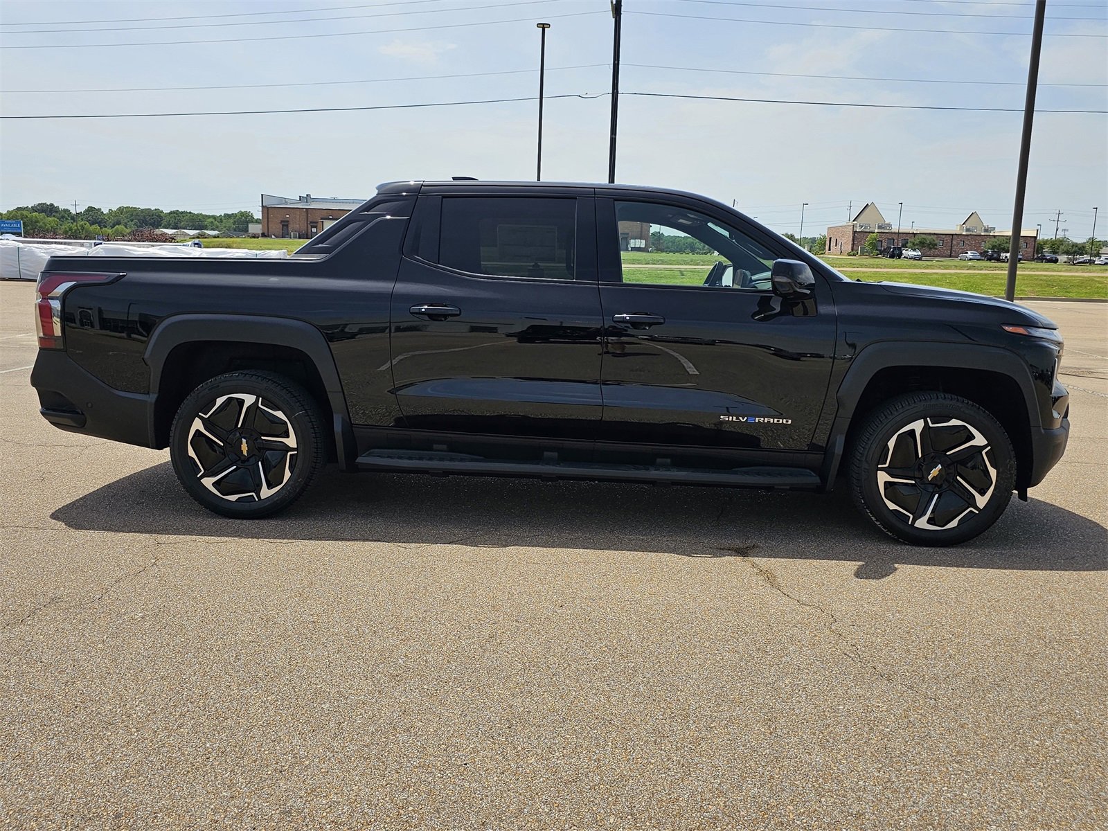 2025 Chevrolet Silverado EV LT photo 2