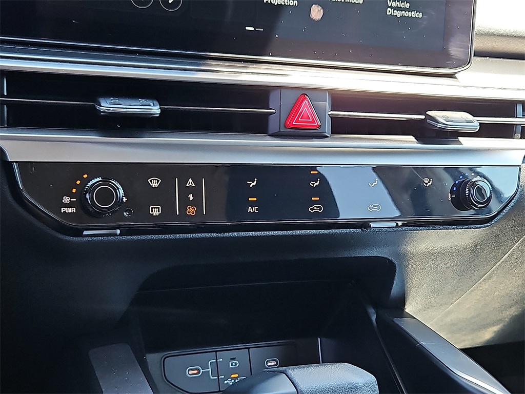 2025 Kia Sorento LX photo 13